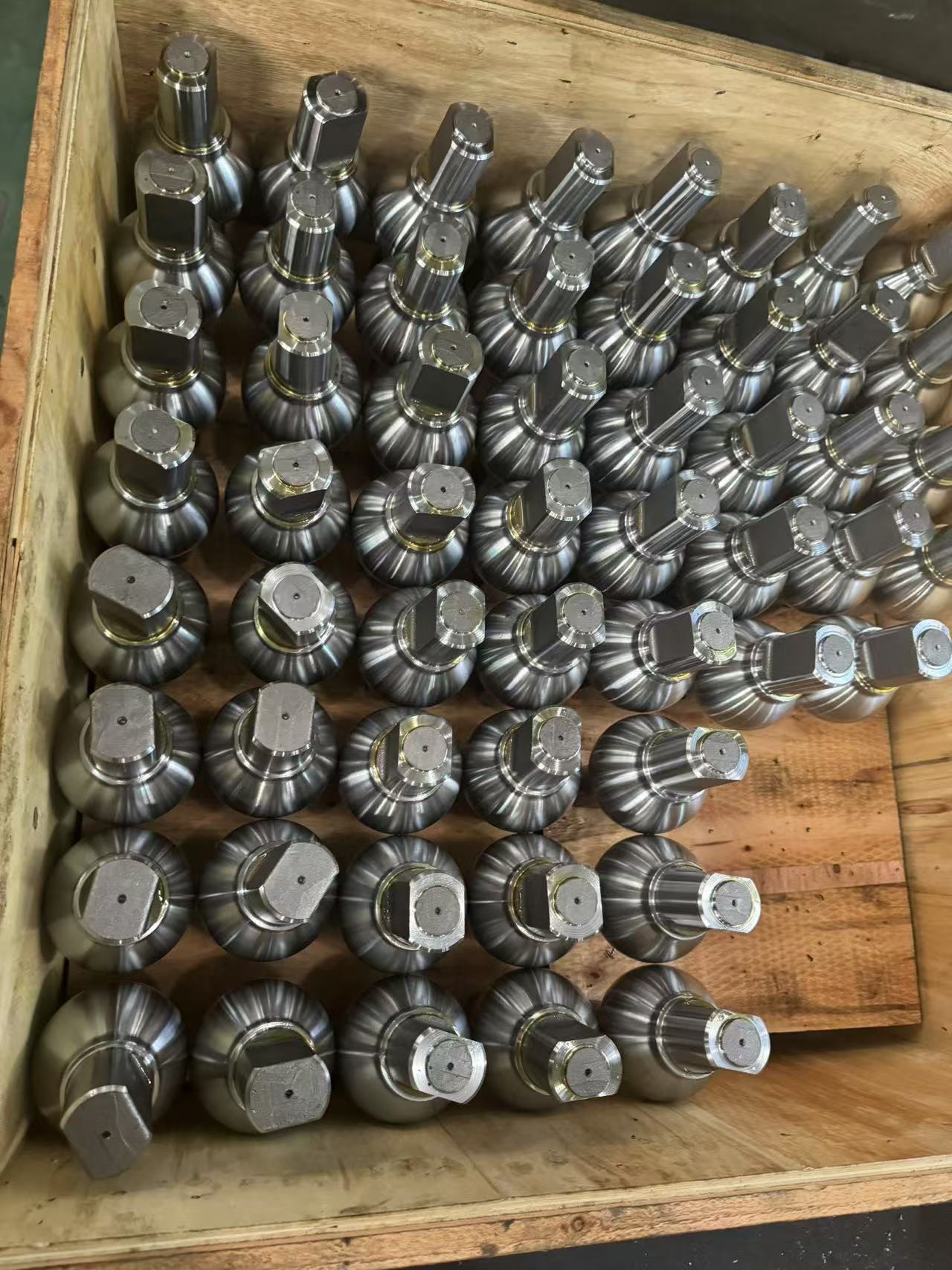 Quali sono gli usi delle apparecchiature di riscaldamento della pressa per forgiatura per la forgiatura di pezzi fucinati di tubi?