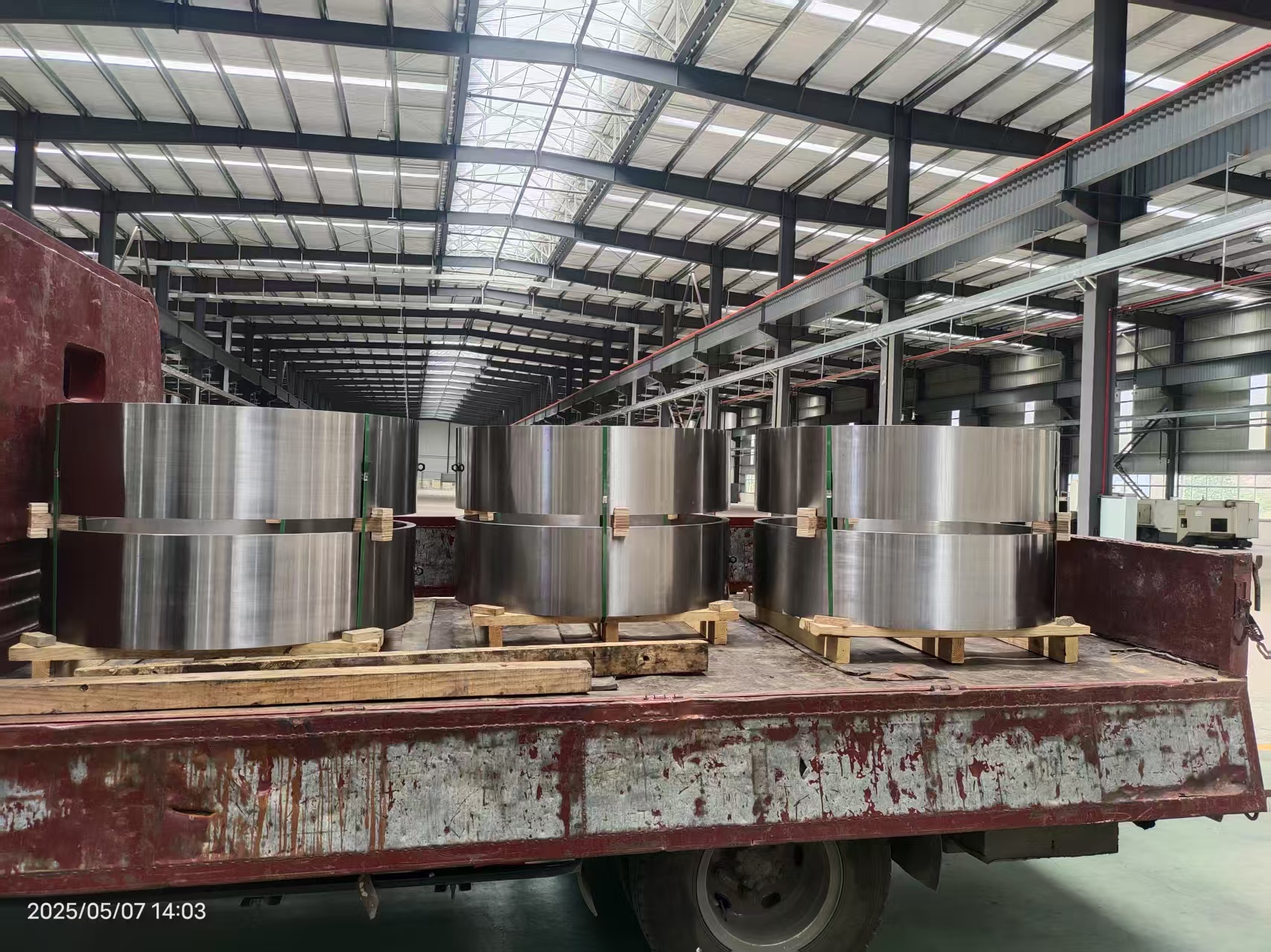 Per quali tipi di pezzi fucinati per attrezzature meccaniche sono adatti i pezzi fucinati per asse anteriore con asse cavo?